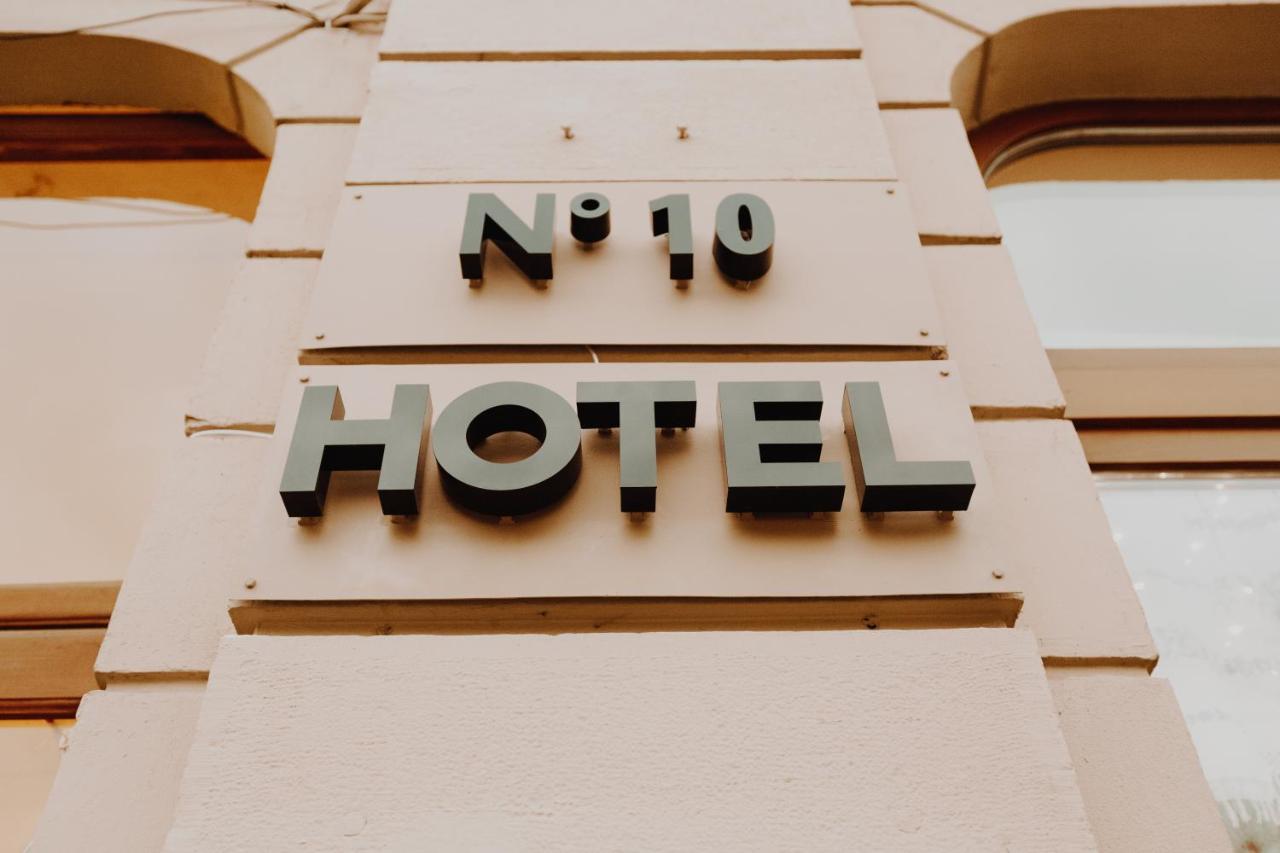 Hotel N°10 リヴィウ エクステリア 写真
