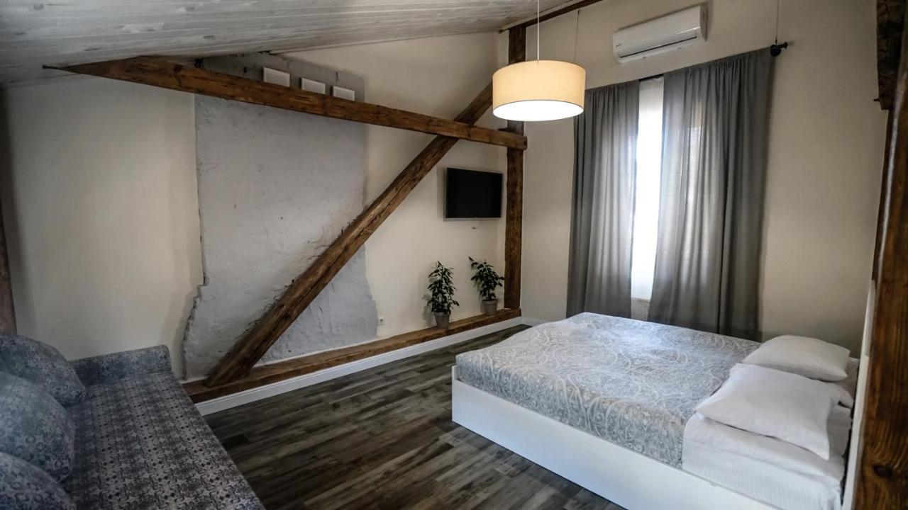 Hotel N°10 リヴィウ エクステリア 写真